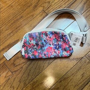 1L NWT belt Bag Lululemon